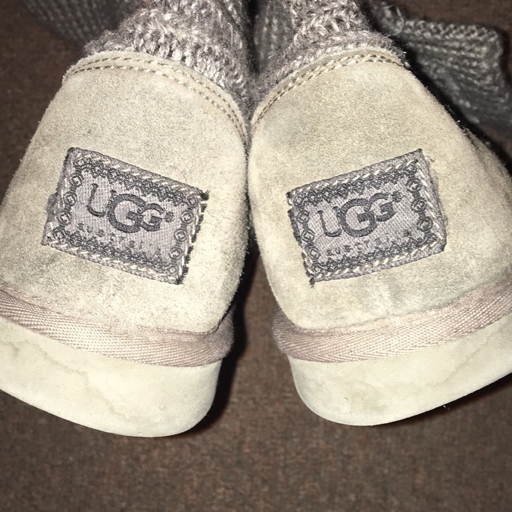 Ugg knit boots in gray missing 4 buttons size 10